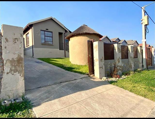2 BEDROOM PROPERTY TO RENT IN FLEURHOF